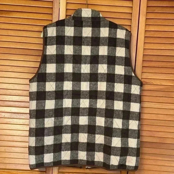 Woman’s 2X Brown and Cream Plaid Vest. Faux leather trim. - Picture 2 of 7